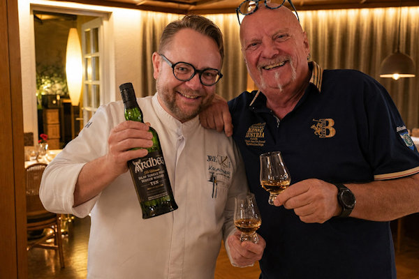 Helmut McSchuly Schulhofer und Andreas Krainer beim Vorverkosten